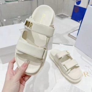 Dior Replica Shoes/Sneakers/Sleepers Sole Material: Foam Rubber Insole Material: Sheepskin (Except Sheep Suede) Insole Material: Sheepskin (Except Sheep Suede) Upper Material: Sheepskin (Except Sheep Suede) Inner Material: Sheepskin Heel Style: Flat Toe: Round Toe