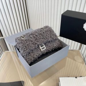 Balenciaga Replica Bags/Hand Bags Brand: Balenciaga Texture: Wool Texture: Wool Type: Other Popular Elements: Solid Color Style: Fashion Closed Way: Magnetic Buckle