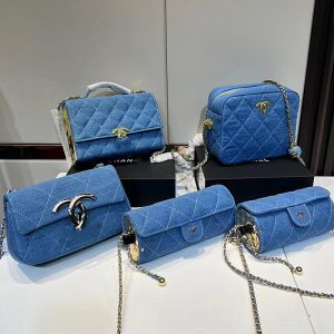Chanel Replica Bags/Hand Bags Bag Type: Small Square Bag Bag Size: Middle Bag Size: Middle Lining Material: Genuine Leather Bag Shape: Vertical Square Closure Type: Zipper Pattern: Solid Color