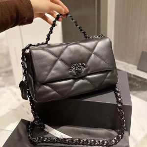 Chanel Replica Bags/Hand Bags Bag Type: Small Square Bag Bag Size: Middle Bag Size: Middle Lining Material: Genuine Leather Bag Shape: Horizontal Square Closure Type: Zipper Pattern: Solid Color