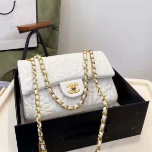 Chanel Replica Bags/Hand Bags Texture: Sheepskin Type: Small Square Bag Type: Small Square Bag Popular Elements: The Chain Style: Fashion Closed Way: Lock Size: 25*16*10cm