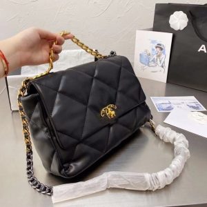 Chanel Replica Bags/Hand Bags Bag Type: Diana Bag Bag Size: Middle Bag Size: Middle Lining Material: Genuine Leather Bag Shape: Horizontal Square Closure Type: Zipper Pattern: Solid Color