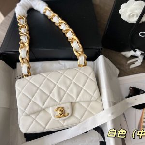 Chanel Replica Bags/Hand Bags Texture: Sheepskin Type: Small Square Bag Type: Small Square Bag Popular Elements: Lingge Style: Fashion Closed: Lock Suitable Age: Youth (18-25 Years Old)