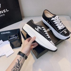 Chanel Replica Shoes/Sneakers/Sleepers Brand: Chanel Upper Material: Multi-Material Splicing Upper Material: Multi-Material Splicing Heel Height: Middle Heel (3Cm-5Cm) Sole Material: Rubber Closed Way: Lace Up Style: Casual