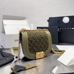 Chanel Replica Bags/Hand Bags Texture: Sheepskin Type: Saddle Bag Type: Saddle Bag Popular Elements: Stitching Style: Fashion Closed Way: Lock