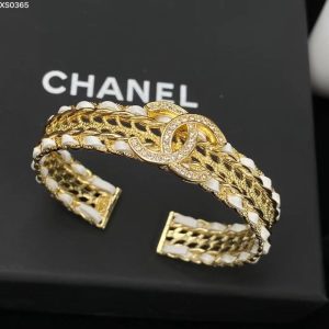 Chanel Replica Jewelry Material Type: Copper Pattern: Other Pattern: Other Style: Vintage Gender: Female Mosaic Material: Gilded