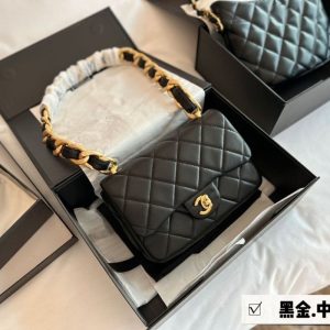 Chanel Replica Bags/Hand Bags Brand: Chanel Texture: Sheepskin Texture: Sheepskin Type: Small Square Bag Popular Elements: The Chain Style: Fashion Closed Way: Package Cover Type