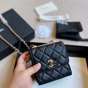 Chanel Replica Bags/Hand Bags Texture: Sheepskin Type: Diamond Chain Bag Type: Diamond Chain Bag Popular Elements: Chain Style: Fashion Closed: Lock