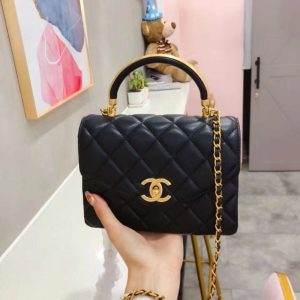 Chanel Replica Bags/Hand Bags Texture: Cowhide Type: Small Square Bag Type: Small Square Bag Popular Elements: The Chain Style: Fashion Closed Way: Package Cover Type