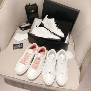 Chanel Replica Shoes/Sneakers/Sleepers Toe: Round Toe Upper Material: Sheepskin Upper Material: Sheepskin Gender: Female Pattern: Color Matching Sole Material: Rubber Lining Material: Sheepskin