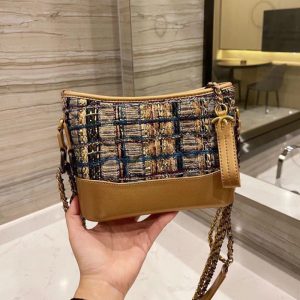 Chanel Replica Bags/Hand Bags Material: Genuine Leather Bag Type: Small Square Bag Bag Type: Small Square Bag Bag Size: Middle Lining Material: Genuine Leather Bag Shape: Horizontal Square Closure Type: Zipper