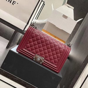 Chanel Replica Bags/Hand Bags Bag Type: Small Square Bag Bag Size: Middle Bag Size: Middle Lining Material: Genuine Leather Bag Shape: Horizontal Square Pattern: Solid Color Hardness: Soft