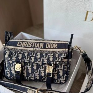 Dior Replica Bags/Hand Bags Texture: Canvas Type: Messenger Bag Type: Messenger Bag Style: Vintage Closed: Package Cover Type