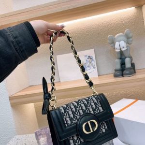 Dior Replica Bags/Hand Bags Brand: Dior Texture: Sheepskin Texture: Sheepskin Popular Elements: Bow Tie Style: Sweet Closed Way: Zipper