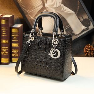 Dior Replica Bags/Hand Bags Brand: Dior Texture: Cowhide Texture: Cowhide Type: Diana Bag Closed: Magnetic Buckle