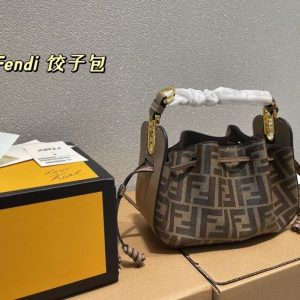 Fendi Replica Bags/Hand Bags Popular Elements: Wrinkle Style: Fashion Style: Fashion Closed Way: Drawstring Suitable Age: Youth (18-25 Years Old)