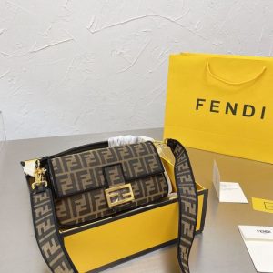 Fendi Replica Bags/Hand Bags Texture: Canvas Type: Envelope Bag Type: Envelope Bag Popular Elements: Letter Style: Fashion Closed Way: Package Cover Type
