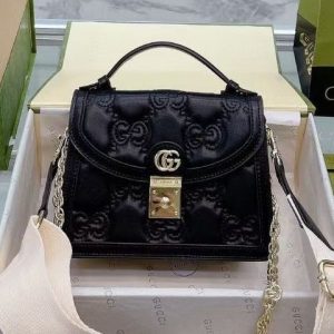 Gucci Replica Bags/Hand Bags Type: Small Square Bag Popular Elements: Sewing Thread Popular Elements: Sewing Thread Style: Fashion Closed Way: Lock Suitable Age: Youth (18-25 Years Old)
