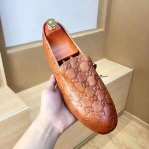 Gucci Replica Shoes/Sneakers/Sleepers Pattern: Letter Upper Material: Genuine Leather Upper Material: Genuine Leather Toe: Round Toe Heel Height: Flat Heel Upper Height: Low Top Insole Material: Natural Leather