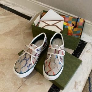 Gucci Replica Shoes/Sneakers/Sleepers Upper Material: Original Canvas Toe: Round Toe Toe: Round Toe Heel Height: Flat Heel Pattern: Letter Upper Height: Middle Gang Type: Leisure
