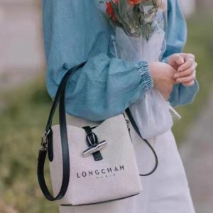 Others Replica Bags/Hand Bags Bag Type: Bucket Bag Bag Size: Small Bag Size: Small Lining Material: Canvas Bag Shape: Bucket Type Closure Type: Zipper Pattern: Letter