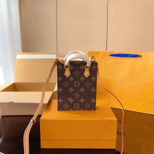 Louis Vuitton Replica Bags Brand: Louis Vuitton Texture: Cowhide Type: Other Texture: Cowhide Popular Elements: Printing Style: Fashion Closed Way: Zipper Suitable Age: Youth (18-25 Years Old)