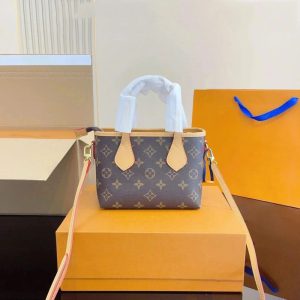 Louis Vuitton Replica Bags Brand: Louis Vuitton Texture: Cowhide Type: Other Texture: Cowhide Popular Elements: Printing Style: Fashion Closed Way: Zipper