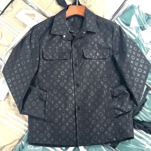 Brand: Louis Vuitton  Fabric Material: Other/Polyester (Polyester Fiber)  Fabric Material: Other/Polyester (Polyester Fiber)  Ingredient Content: 71% (Inclusive) - 80% (Inclusive)  Version: Slim Fit  Collar: Lapel  Popular Elements: Button  Style: Casual