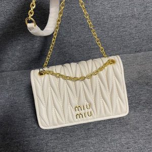 Others Replica Bags/Hand Bags Texture: Sheepskin Type: Pleated Bag Type: Pleated Bag Popular Elements: The Chain Style: Sweet Closed Way: Magnetic Buckle