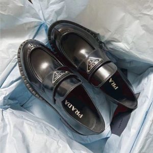 Prada Replica Shoes/Sneakers/Sleepers Brand: Prada Upper Material: Top Layer Cowhide (Except Cow Suede) Upper Material: Top Layer Cowhide (Except Cow Suede) Sole Material: Rubber Heel Height: Middle Heel (3Cm-5Cm) Craftsmanship: Sticky Heel Style: Chunky Heel
