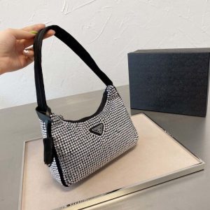 Prada Replica Bags/Hand Bags Brand: Prada Texture: Canvas Texture: Canvas Type: Small Square Bag Popular Elements: Imitation Diamond Style: Fashion Closed: Zipper