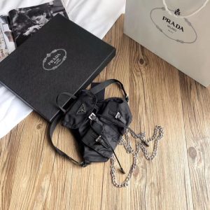 Prada Replica Bags/Hand Bags Texture: Nylon For People: Female For People: Female Popular Elements: The Chain Style: Fashion Closed Way: Drawstring Waterproof Performance: Water Repellent