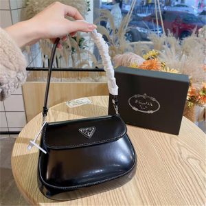 Prada Replica Bags/Hand Bags Style: Street Fashion Material: Genuine Leather Material: Genuine Leather Bag Type: Small Square Bag Bag Size: 22cm*10cm*17.4cm Lining Material: Genuine Leather Bag Shape: Oval
