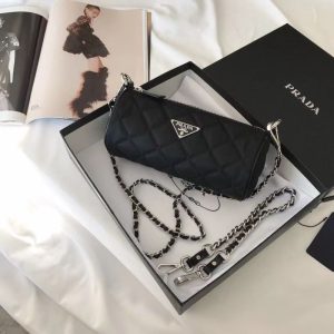 Prada Replica Bags/Hand Bags Texture: Nylon Type: Baguette Type: Baguette Popular Elements: The Chain Style: Fashion Closed Way: Zipper Suitable Age: Youth (18-25 Years Old)