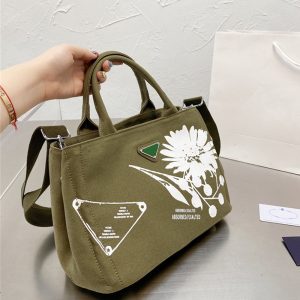 Prada Replica Bags/Hand Bags Bag Type: Tote Bag Size: 29*3*20cm Bag Size: 29*3*20cm Bag Shape: Horizontal Square Closure Type: Exposure Hardness: Soft Brands: Prada