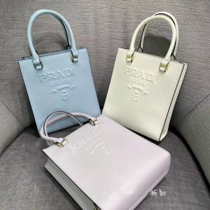 Prada Replica Bags/Hand Bags Bag Type: Tote Bag Size: 19*6*17cm Bag Size: 19*6*17cm Lining Material: Genuine Leather Bag Shape: Vertical Square Closure Type: Exposure Pattern: Solid Color