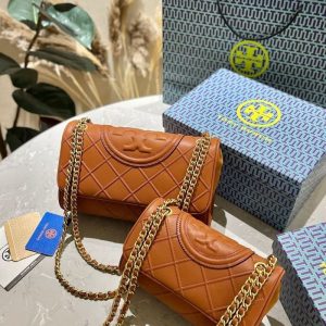 Tory Burch Bags/Hand Bags Texture: Cowhide Type: Diamond Chain Bag Type: Diamond Chain Bag Popular Elements: The Chain Style: Fashion Closed Way: Package Cover Type