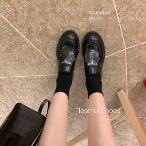 Prada Replica Shoes/Sneakers/Sleepers Toe: Round Toe Upper Material: Top Layer Cowhide Upper Material: Top Layer Cowhide Gender: Women Heel Height: Flat Heel Pattern: Solid Color Sole Material: Rubber