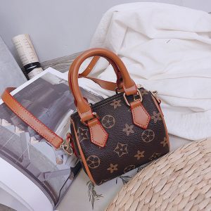 Louis Vuitton Replica Bags Gross Weight: 0.5Kg Gender: Child Applicable To School Age: Toddler Gender: Child Material: PU Leather Bag Size: MINI/Mini Capacity: Small Closure Type: Zipper Number Of Shoulder Straps: Single