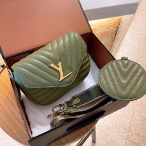Louis Vuitton Replica Bags Texture: Cowhide Type: Small Square Bag Popular Elements: Chain Type: Small Square Bag Style: Fashion Closed: Package Cover Type