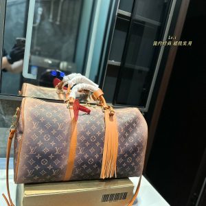 LV Louis Vuitton's spring and summer limited new keepall travel bag is a handsome and capable travel bag