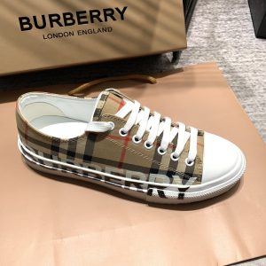 Burberry canvas white shoes
