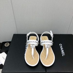 Small fragrant sandals that exude lasting charm
