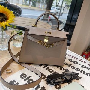 Hermes Replica Bags/Hand Bags Type: Kelly Bag Popular Elements: Sewing Thread Popular Elements: Sewing Thread Style: Fashion Closed: Lock Large Size: 25*10.5*20cm Small Size: 20*9.5*16cm