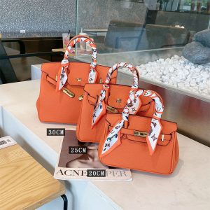 Hermes Replica Bags/Hand Bags Texture: Cowhide Type: Birkin Type: Birkin Popular Elements: Sewing Thread Style: Fashion Closed: Package Cover Type Large Size: 30*24*16cm