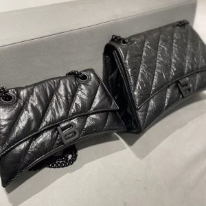 Balenciaga Replica Bags/Hand Bags Brand: Balenciaga Texture: Cowhide Texture: Cowhide Type: Pleated Bag Popular Elements: Chain Style: Fashion Closed: Magnetic Buckle