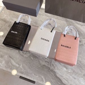 Balenciaga Replica Bags/Hand Bags Texture: Cowhide Type: Other Type: Other Popular Elements: Letter Style: Fashion Closed: Magnetic Buckle