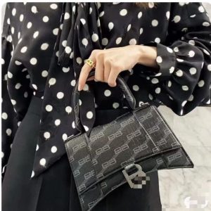 Balenciaga Replica Bags/Hand Bags Type: Small Square Bag Style: Europe And America Style: Europe And America Closed: Magnetic Buckle
