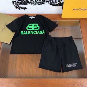 Balenciaga Replica Child Clothing Fabric Material: Cotton/Cotton Ingredient Content: 71% (Inclusive)¡ª80% (Inclusive) Ingredient Content: 71% (Inclusive)¡ª80% (Inclusive) Gender: Universal Popular Elements: Solid Color