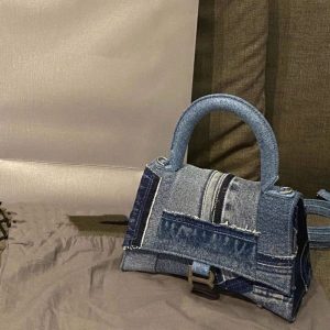 Balenciaga Replica Bags/Hand Bags Texture: Denim Type: Small Square Bag Type: Small Square Bag Popular Elements: Sewing Thread Closed: Magnetic Buckle